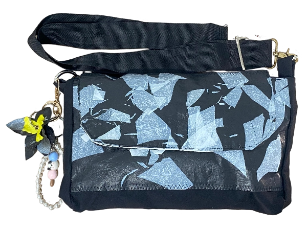 Tas Slempang Upcycle free KeyChain